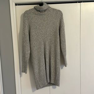 Women’s Beautiful gray sweater dress, Size Small